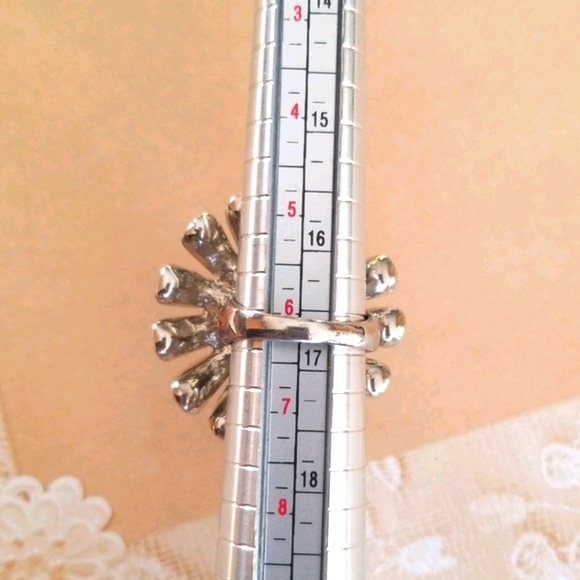 Vintage Faux Pearl and Rhinestone Flower Ring SZ 6 - Picture 11 of 16